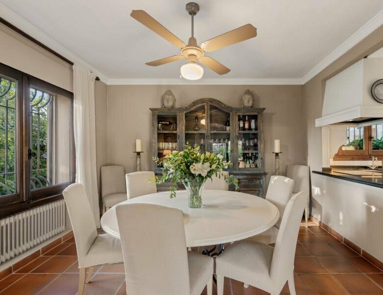FOR SALE 🏡 Andalusian Six-Bedroom Villa on the Second Line of the Beach – Los Monteros, Marbella East 🇪🇸