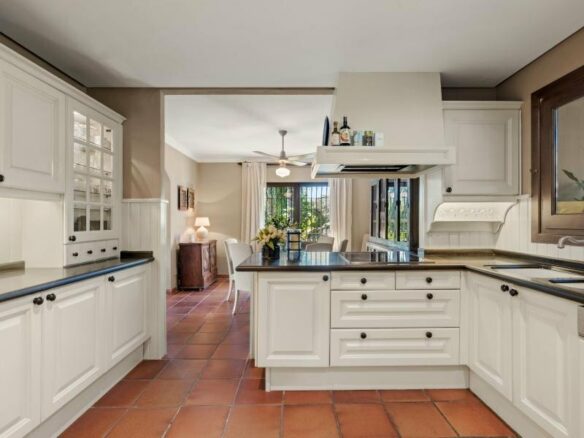 FOR SALE 🏡 Andalusian Six-Bedroom Villa on the Second Line of the Beach – Los Monteros, Marbella East 🇪🇸