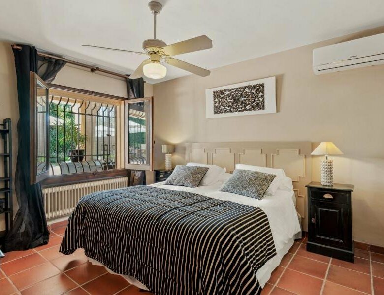 FOR SALE 🏡 Andalusian Six-Bedroom Villa on the Second Line of the Beach – Los Monteros, Marbella East 🇪🇸