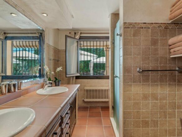 FOR SALE 🏡 Andalusian Six-Bedroom Villa on the Second Line of the Beach – Los Monteros, Marbella East 🇪🇸