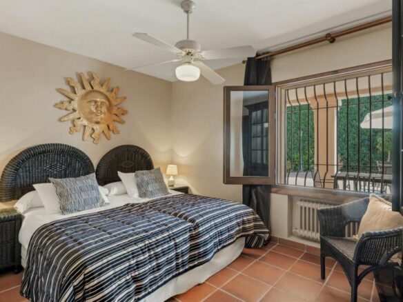 FOR SALE 🏡 Andalusian Six-Bedroom Villa on the Second Line of the Beach – Los Monteros, Marbella East 🇪🇸