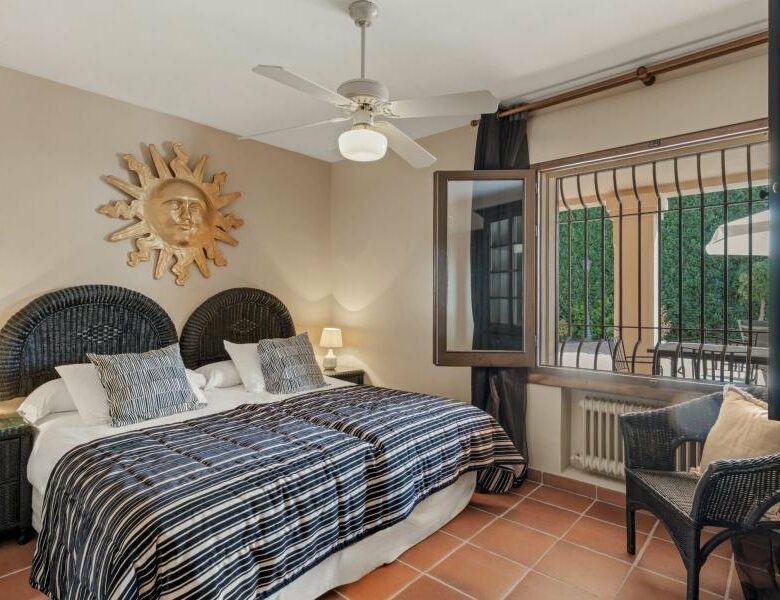 FOR SALE 🏡 Andalusian Six-Bedroom Villa on the Second Line of the Beach – Los Monteros, Marbella East 🇪🇸