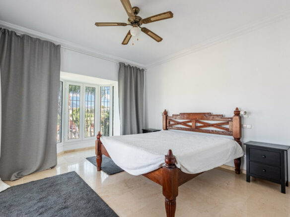 FOR SALE 🏡 Four-Bedroom Andalusian Villa to Renovate on a 1,656 m² Plot – Atalaya, New Golden Mile 🇪🇸