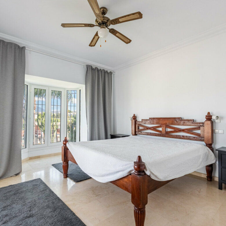 FOR SALE 🏡 Four-Bedroom Andalusian Villa to Renovate on a 1,656 m² Plot – Atalaya, New Golden Mile 🇪🇸