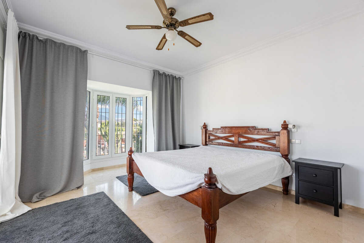 FOR SALE 🏡 Four-Bedroom Andalusian Villa to Renovate on a 1,656 m² Plot – Atalaya, New Golden Mile 🇪🇸