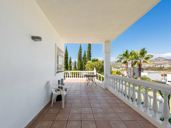 FOR SALE 🏡 Four-Bedroom Andalusian Villa to Renovate on a 1,656 m² Plot – Atalaya, New Golden Mile 🇪🇸