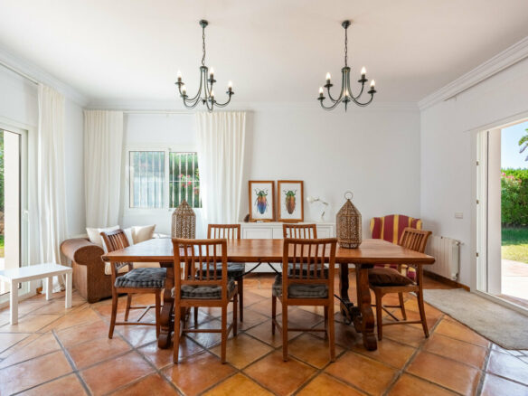 FOR SALE 🏡 Four-Bedroom Andalusian Villa to Renovate on a 1,656 m² Plot – Atalaya, New Golden Mile 🇪🇸