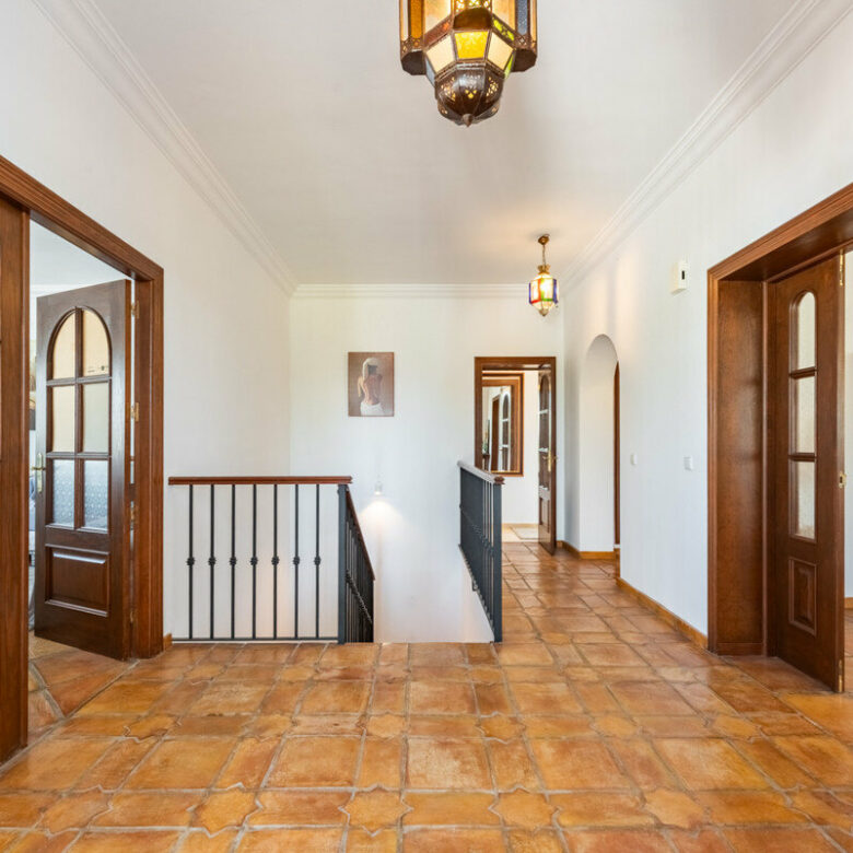FOR SALE 🏡 Four-Bedroom Andalusian Villa to Renovate on a 1,656 m² Plot – Atalaya, New Golden Mile 🇪🇸