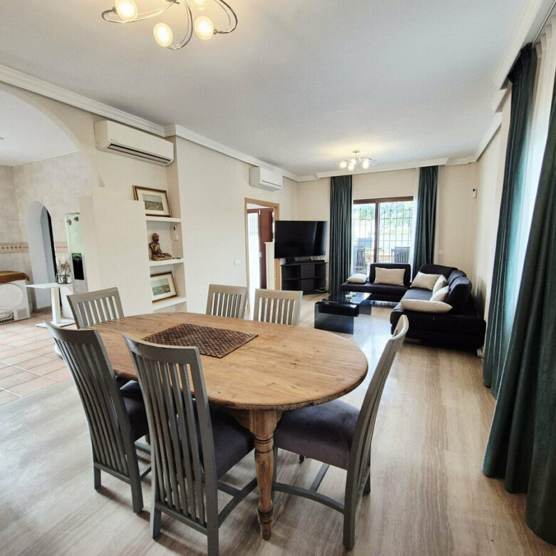 FOR SALE 🏡 Four-Bedroom Villa to Renovate on a 1,100 m² Plot near the Beach – Casasola, Estepona East 🇪🇸