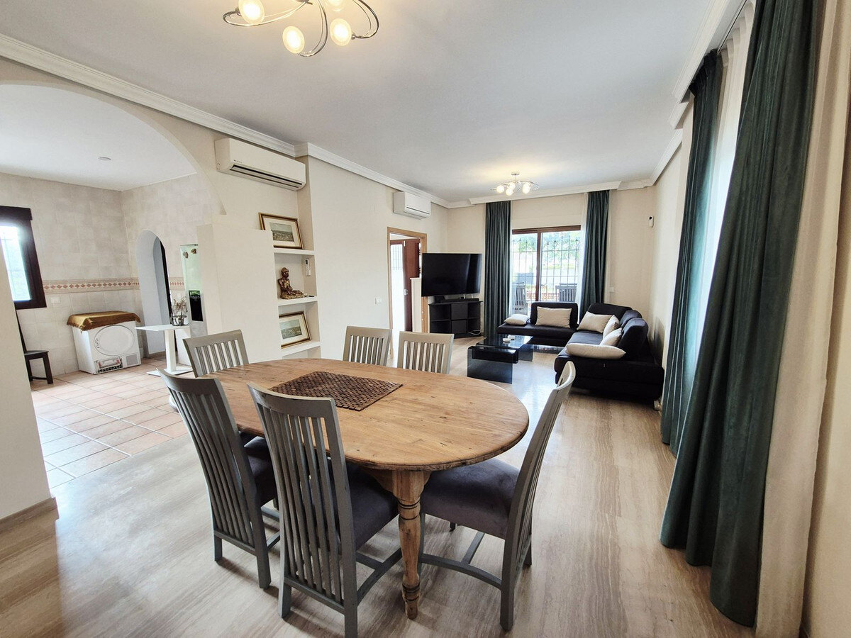 FOR SALE 🏡 Four-Bedroom Villa to Renovate on a 1,100 m² Plot near the Beach – Casasola, Estepona East 🇪🇸