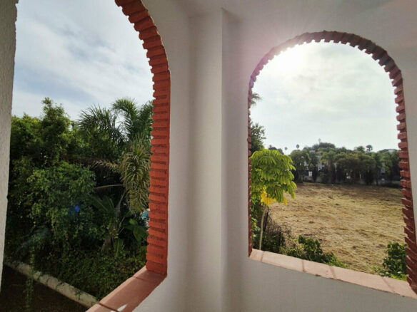 FOR SALE 🏡 Four-Bedroom Villa to Renovate on a 1,100 m² Plot near the Beach – Casasola, Estepona East 🇪🇸