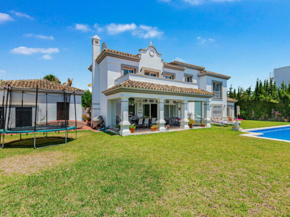 FOR SALE 🏡 Andalusian Four-Bedroom Villa 50 m from the Beach with Large Pool – Costalita, Estepona East 🇪🇸