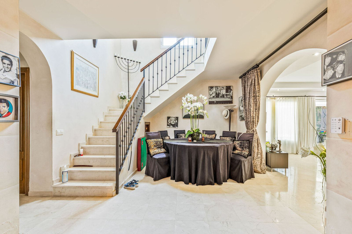 FOR SALE 🏡 Andalusian Four-Bedroom Villa 50 m from the Beach with Large Pool – Costalita, Estepona East 🇪🇸