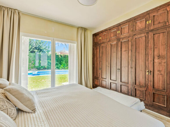 FOR SALE 🏡 Andalusian Four-Bedroom Villa 50 m from the Beach with Large Pool – Costalita, Estepona East 🇪🇸