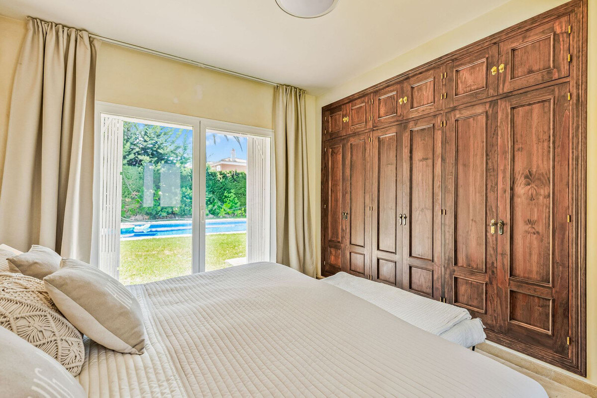 FOR SALE 🏡 Andalusian Four-Bedroom Villa 50 m from the Beach with Large Pool – Costalita, Estepona East 🇪🇸