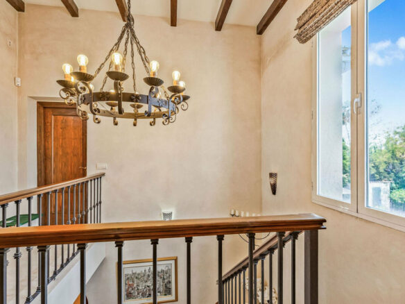 FOR SALE 🏡 Andalusian Four-Bedroom Villa 50 m from the Beach with Large Pool – Costalita, Estepona East 🇪🇸
