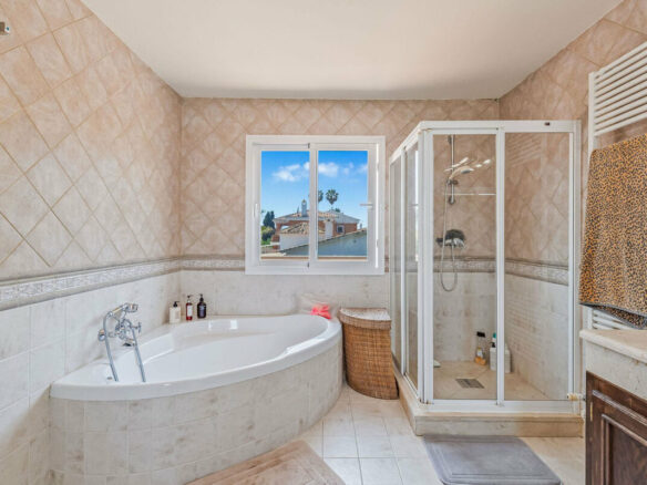 FOR SALE 🏡 Andalusian Four-Bedroom Villa 50 m from the Beach with Large Pool – Costalita, Estepona East 🇪🇸