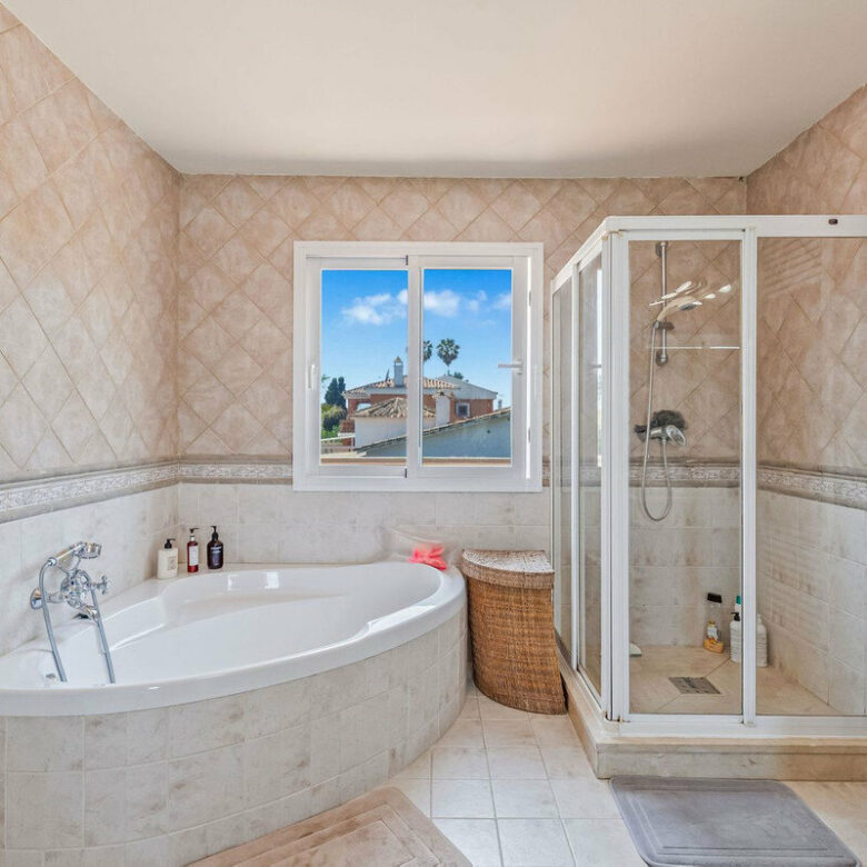 FOR SALE 🏡 Andalusian Four-Bedroom Villa 50 m from the Beach with Large Pool – Costalita, Estepona East 🇪🇸