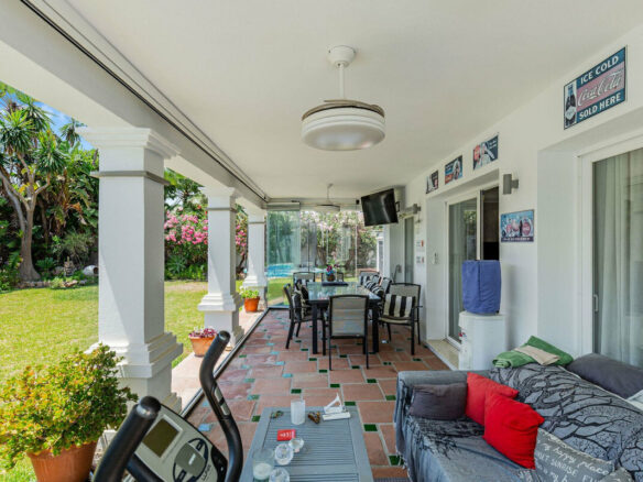 FOR SALE 🏡 Andalusian Four-Bedroom Villa 50 m from the Beach with Large Pool – Costalita, Estepona East 🇪🇸