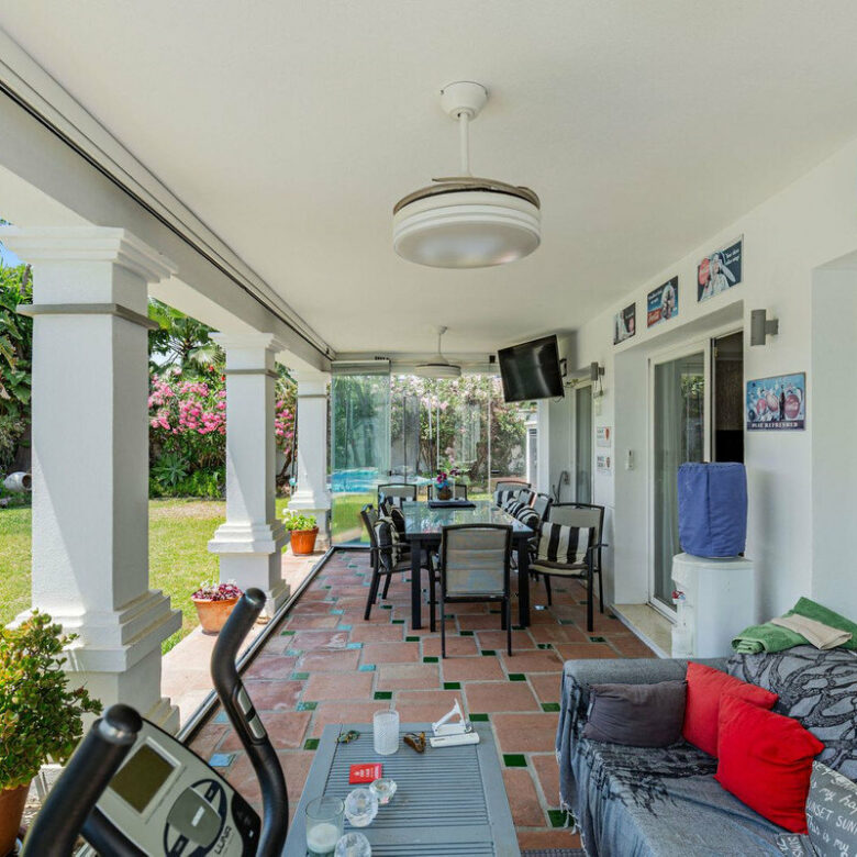 FOR SALE 🏡 Andalusian Four-Bedroom Villa 50 m from the Beach with Large Pool – Costalita, Estepona East 🇪🇸