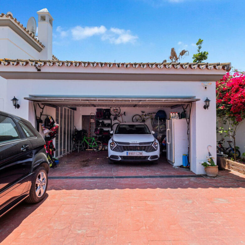 FOR SALE 🏡 Andalusian Four-Bedroom Villa 50 m from the Beach with Large Pool – Costalita, Estepona East 🇪🇸