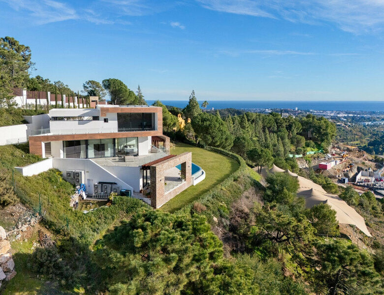 FOR SALE 🏡 Five-Bedroom Villa with Infinity Pool and Panoramic Views on a 5,000 m² Plot – El Madroñal, Benahavís 🇪🇸