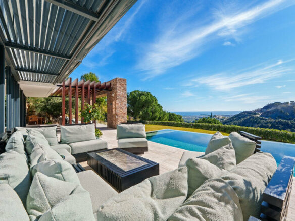 FOR SALE 🏡 Five-Bedroom Villa with Infinity Pool and Panoramic Views on a 5,000 m² Plot – El Madroñal, Benahavís 🇪🇸