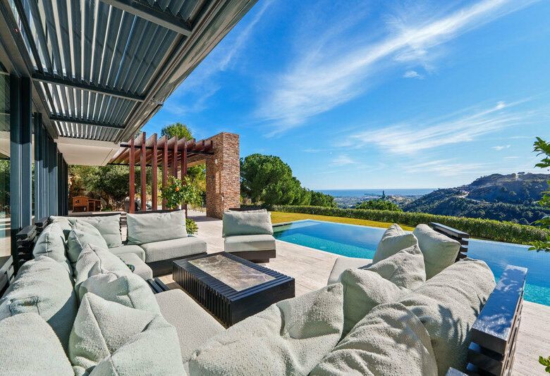 FOR SALE 🏡 Five-Bedroom Villa with Infinity Pool and Panoramic Views on a 5,000 m² Plot – El Madroñal, Benahavís 🇪🇸