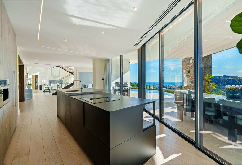 FOR SALE 🏡 Five-Bedroom Villa with Infinity Pool and Panoramic Views on a 5,000 m² Plot – El Madroñal, Benahavís 🇪🇸
