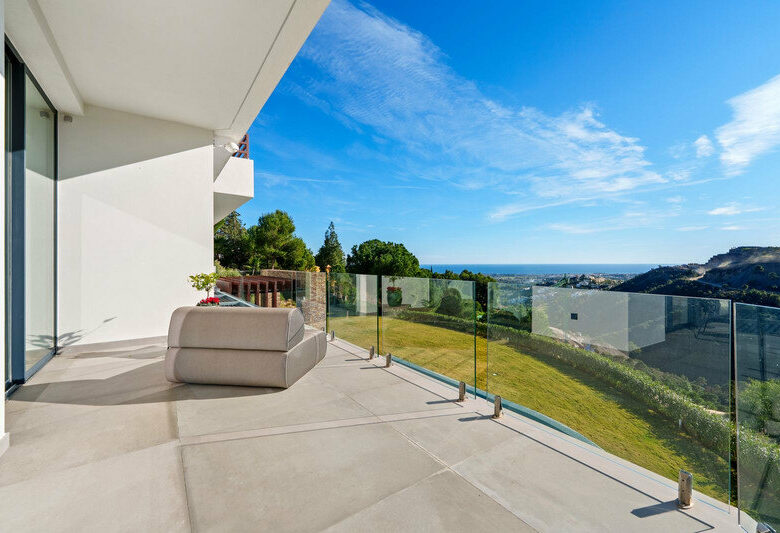 FOR SALE 🏡 Five-Bedroom Villa with Infinity Pool and Panoramic Views on a 5,000 m² Plot – El Madroñal, Benahavís 🇪🇸