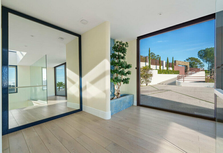 FOR SALE 🏡 Five-Bedroom Villa with Infinity Pool and Panoramic Views on a 5,000 m² Plot – El Madroñal, Benahavís 🇪🇸