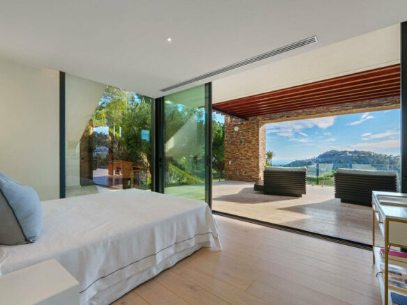 FOR SALE 🏡 Five-Bedroom Villa with Infinity Pool and Panoramic Views on a 5,000 m² Plot – El Madroñal, Benahavís 🇪🇸