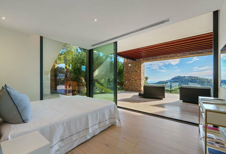 FOR SALE 🏡 Five-Bedroom Villa with Infinity Pool and Panoramic Views on a 5,000 m² Plot – El Madroñal, Benahavís 🇪🇸