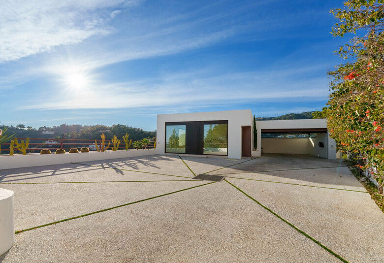 FOR SALE 🏡 Five-Bedroom Villa with Infinity Pool and Panoramic Views on a 5,000 m² Plot – El Madroñal, Benahavís 🇪🇸