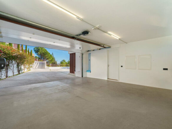 FOR SALE 🏡 Five-Bedroom Villa with Infinity Pool and Panoramic Views on a 5,000 m² Plot – El Madroñal, Benahavís 🇪🇸
