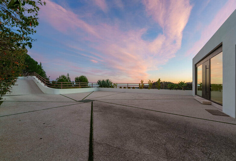 FOR SALE 🏡 Five-Bedroom Villa with Infinity Pool and Panoramic Views on a 5,000 m² Plot – El Madroñal, Benahavís 🇪🇸