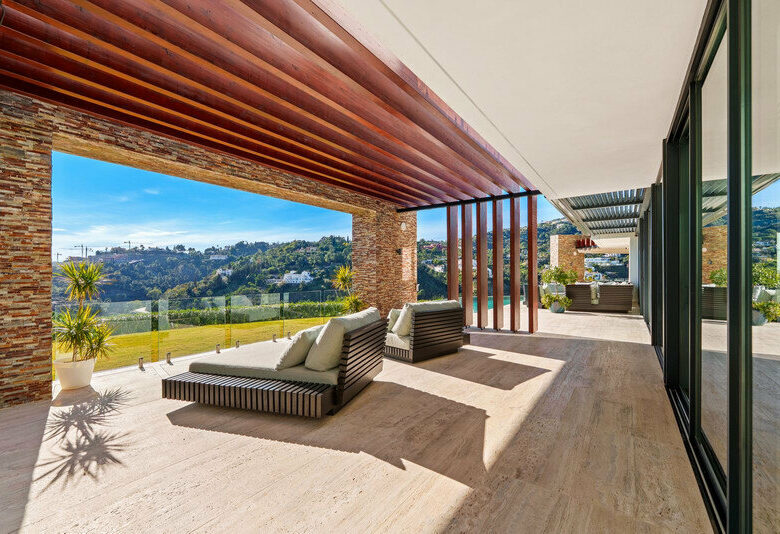 FOR SALE 🏡 Five-Bedroom Villa with Infinity Pool and Panoramic Views on a 5,000 m² Plot – El Madroñal, Benahavís 🇪🇸