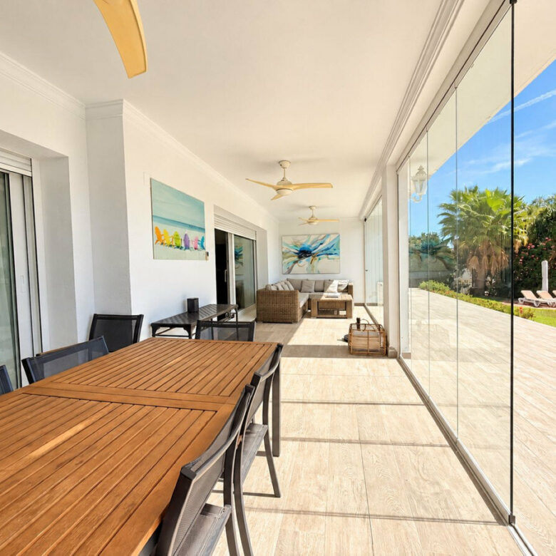 FOR SALE 🏡 Five-Bedroom Family Villa on a 1,844 m² Flat Corner Plot – El Pilar, El Paraíso 🇪🇸