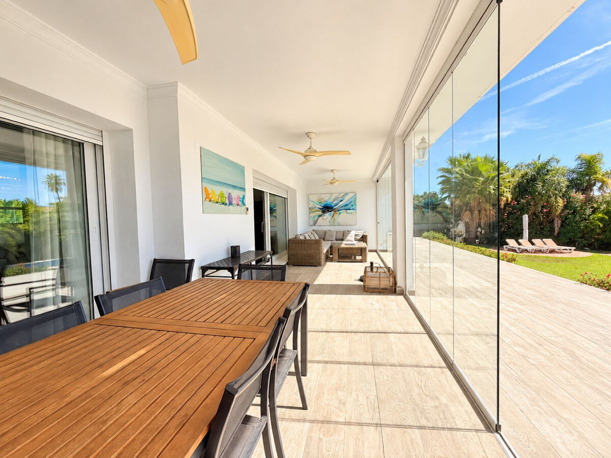 FOR SALE 🏡 Five-Bedroom Family Villa on a 1,844 m² Flat Corner Plot – El Pilar, El Paraíso 🇪🇸