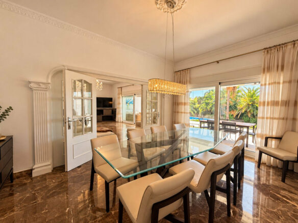 FOR SALE 🏡 Five-Bedroom Family Villa on a 1,844 m² Flat Corner Plot – El Pilar, El Paraíso 🇪🇸