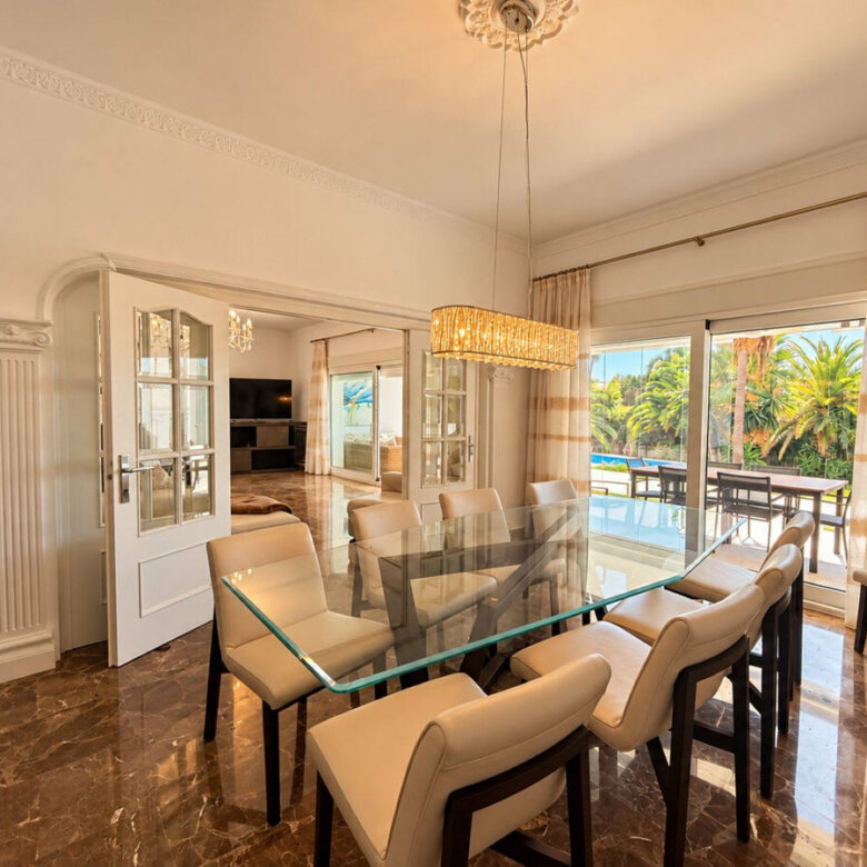FOR SALE 🏡 Five-Bedroom Family Villa on a 1,844 m² Flat Corner Plot – El Pilar, El Paraíso 🇪🇸