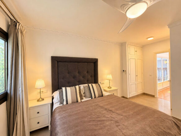 FOR SALE 🏡 Five-Bedroom Family Villa on a 1,844 m² Flat Corner Plot – El Pilar, El Paraíso 🇪🇸