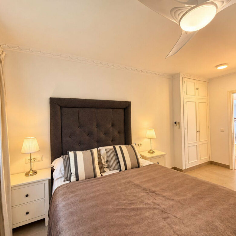 FOR SALE 🏡 Five-Bedroom Family Villa on a 1,844 m² Flat Corner Plot – El Pilar, El Paraíso 🇪🇸