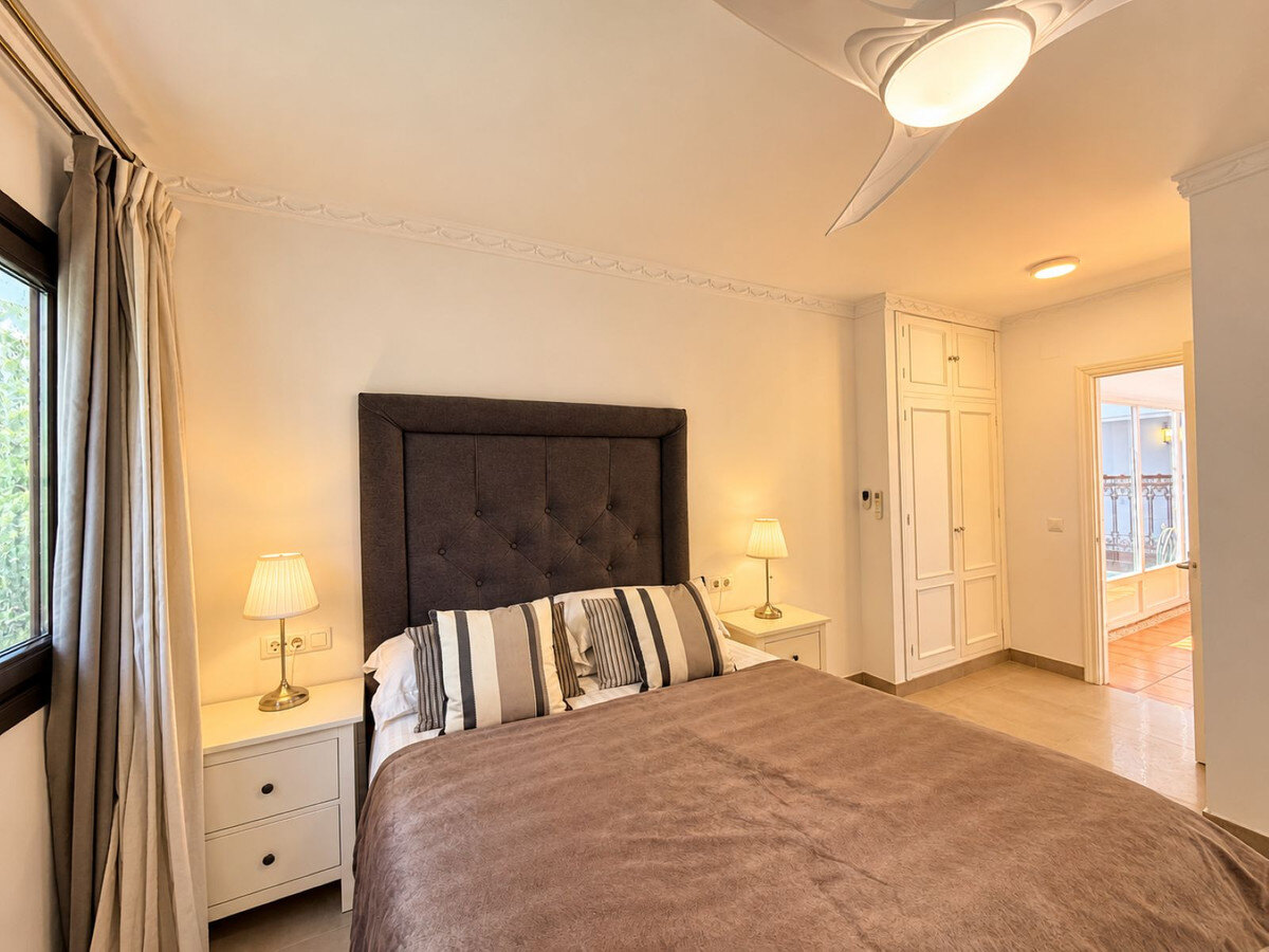 FOR SALE 🏡 Five-Bedroom Family Villa on a 1,844 m² Flat Corner Plot – El Pilar, El Paraíso 🇪🇸