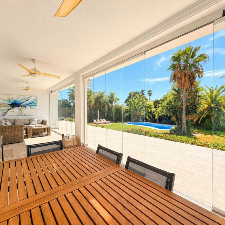 FOR SALE 🏡 Five-Bedroom Family Villa on a 1,844 m² Flat Corner Plot – El Pilar, El Paraíso 🇪🇸