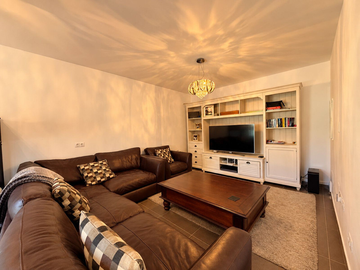 FOR SALE 🏡 Five-Bedroom Family Villa on a 1,844 m² Flat Corner Plot – El Pilar, El Paraíso 🇪🇸