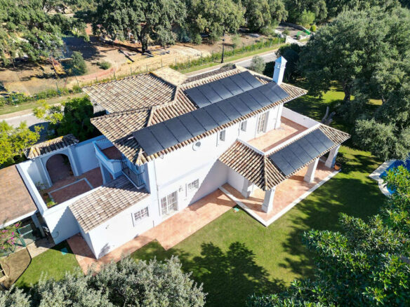 FOR SALE 🏡 Frontline Golf Four-Bedroom Villa with Pool on a Large Plot – San Roque Club, San Roque 🇪🇸