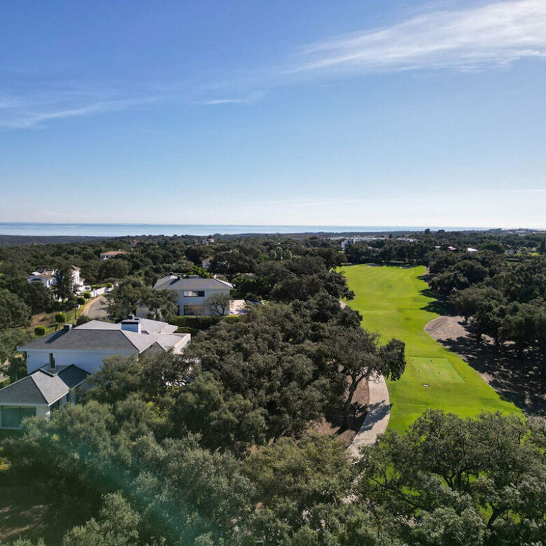 FOR SALE 🏡 Frontline Golf Four-Bedroom Villa with Pool on a Large Plot – San Roque Club, San Roque 🇪🇸