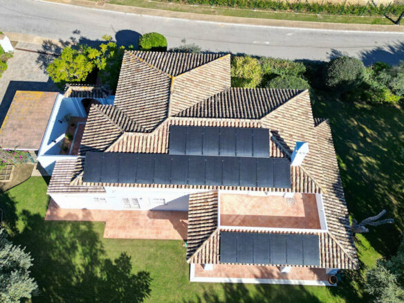 FOR SALE 🏡 Frontline Golf Four-Bedroom Villa with Pool on a Large Plot – San Roque Club, San Roque 🇪🇸