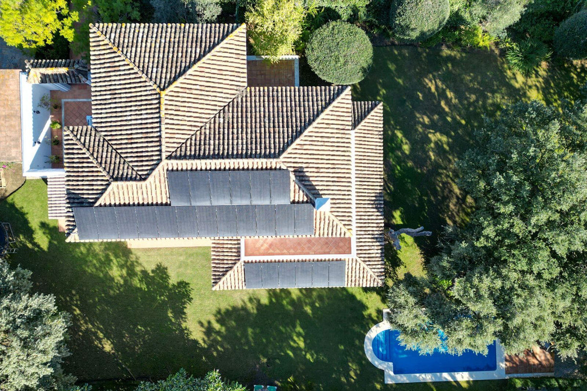 FOR SALE 🏡 Frontline Golf Four-Bedroom Villa with Pool on a Large Plot – San Roque Club, San Roque 🇪🇸